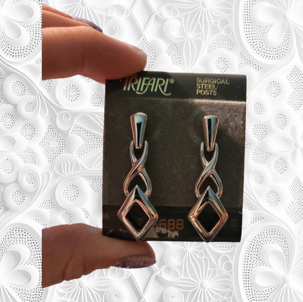 Trifari Silver [<dangle earrings>]